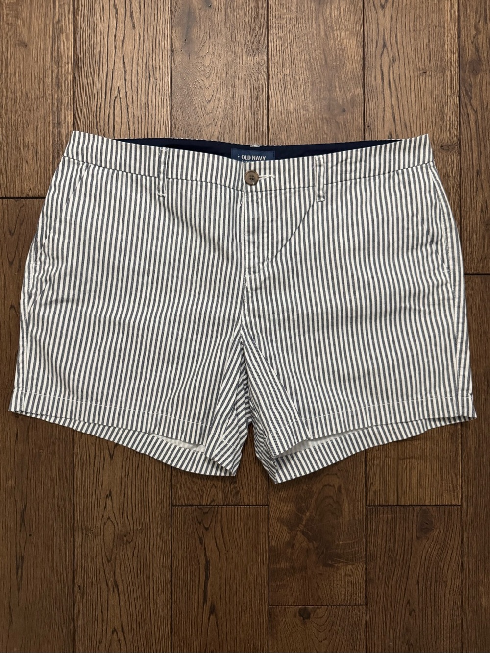 Old Navy Navy & White Striped Everyday Shorts 5” Inseam